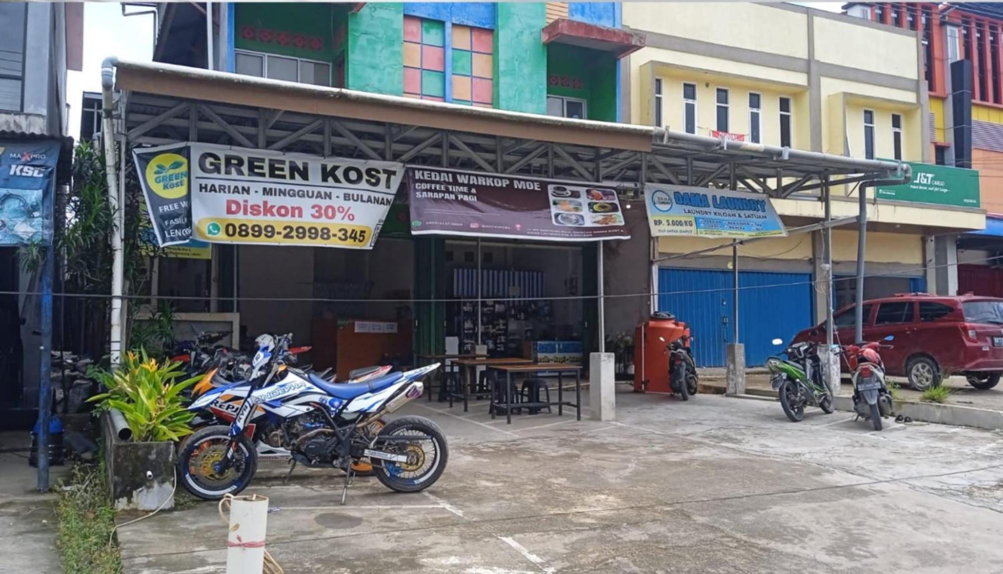 Greenkost Hostel Sintang Ngoại thất bức ảnh